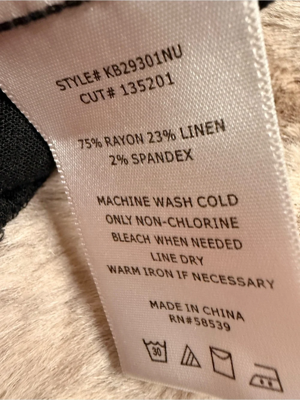 Kut from the Kloth Black pants linen blend minimalist, coastal inseam 26 size L